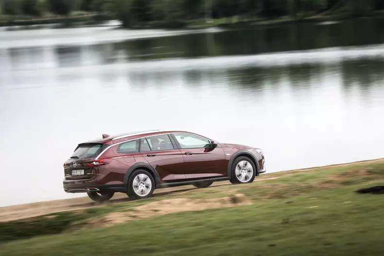 opelinsigniaCOUNTRYTOURER14