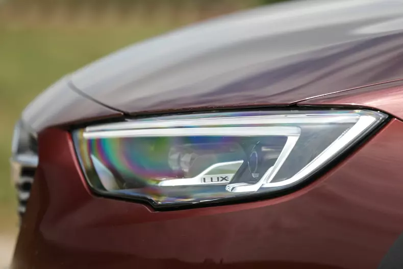 opelinsigniaCOUNTRYTOURER18