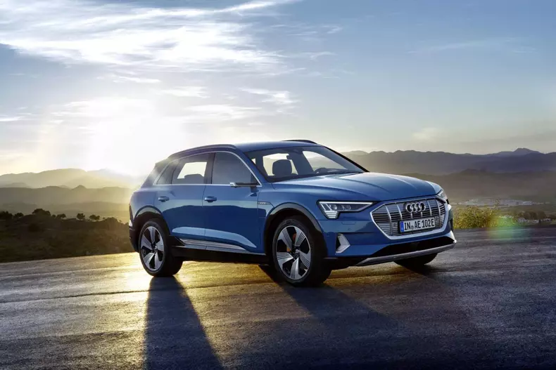 Audi e-tron SUV electric 01