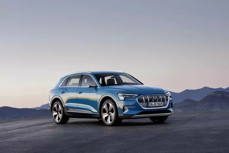 Audi e-tron SUV electric 02