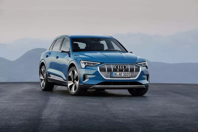 Audi e-tron SUV electric 05