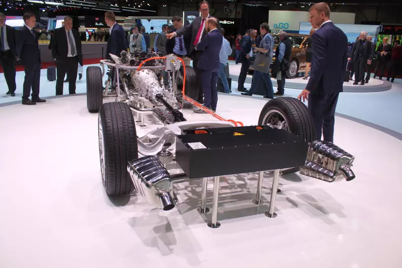 Aurus Senat Geneva 2019 012