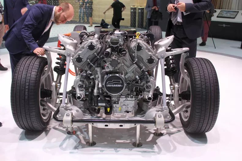 Aurus Senat Geneva 2019 015