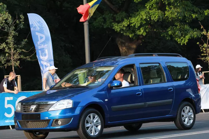 Dacia 50 de ani parada002