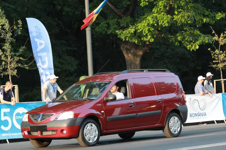 Dacia 50 de ani parada004