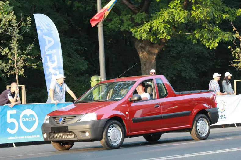 Dacia 50 de ani parada030