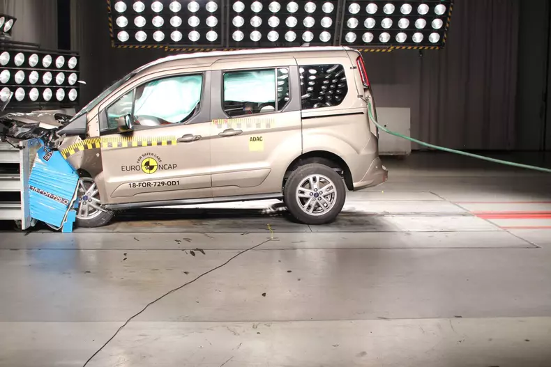Ford Tourneo Connect 2018 crashtest EuroNCAP01
