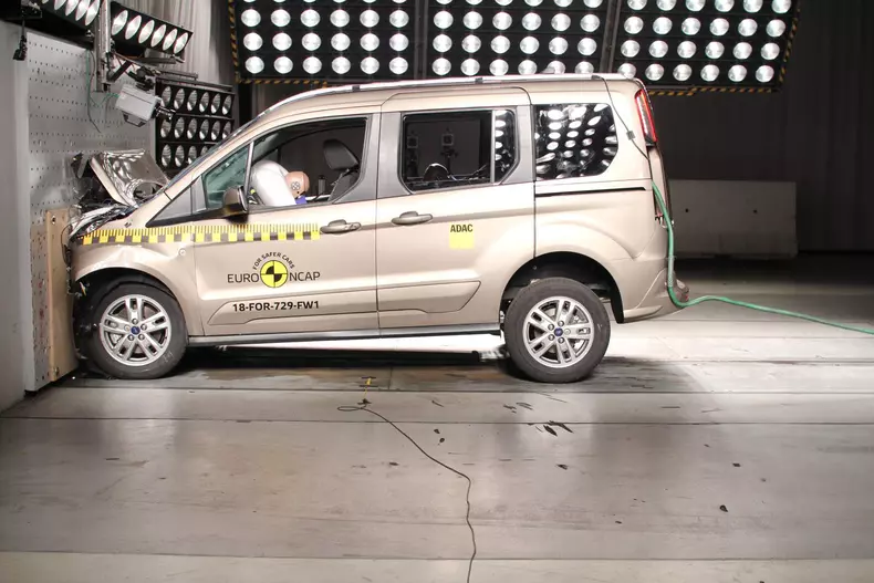 Ford Tourneo Connect 2018 crashtest EuroNCAP03