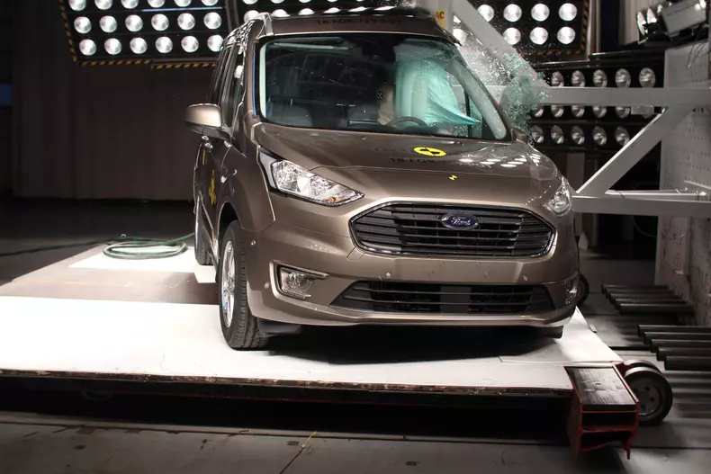 Ford Tourneo Connect 2018 crashtest EuroNCAP05