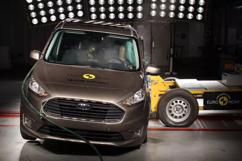 Ford Tourneo Connect 2018 crashtest EuroNCAP06