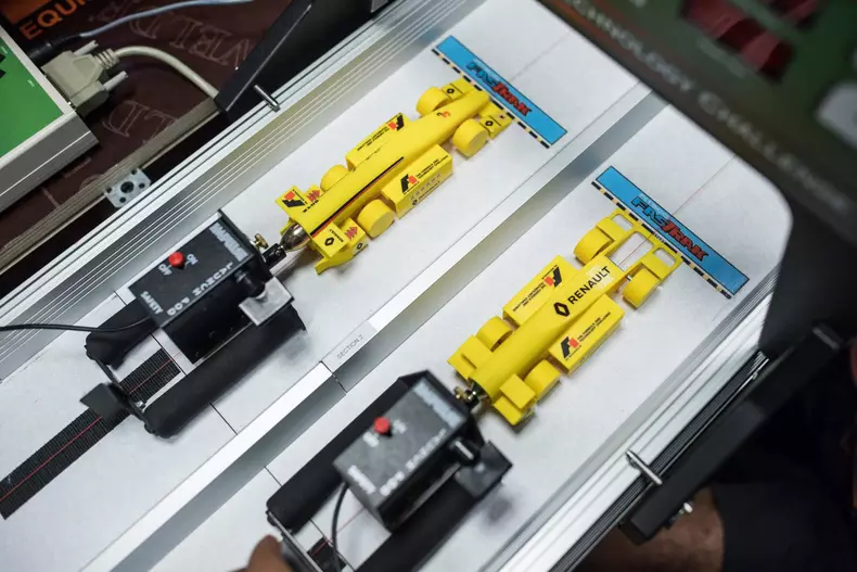 Renault sustine F1 in Schools echipa Malaxa 01