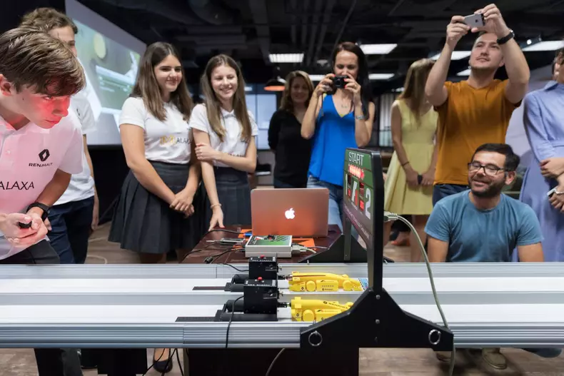 Renault sustine F1 in Schools echipa Malaxa 04