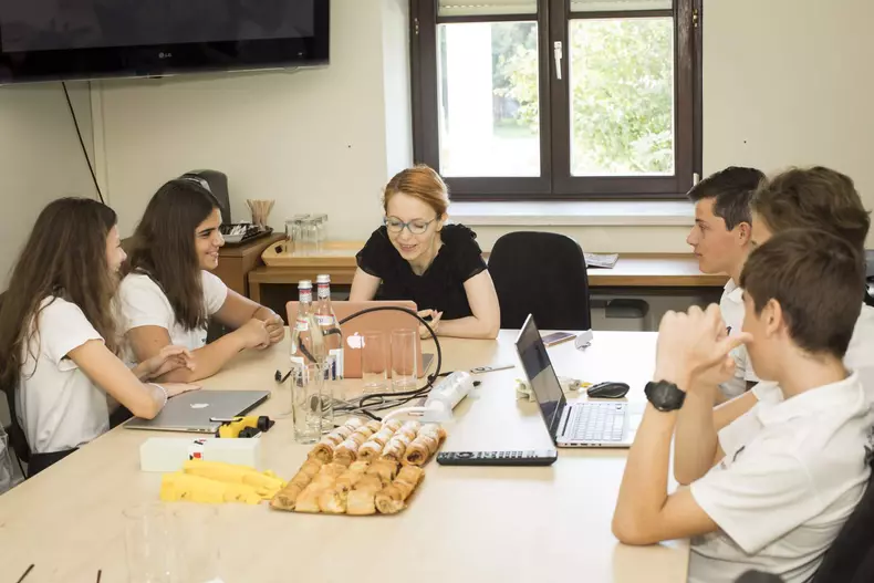 Renault sustine F1 in Schools echipa Malaxa 06