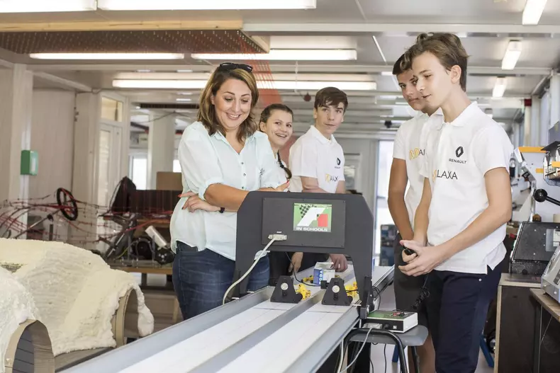 Renault sustine F1 in Schools echipa Malaxa 07