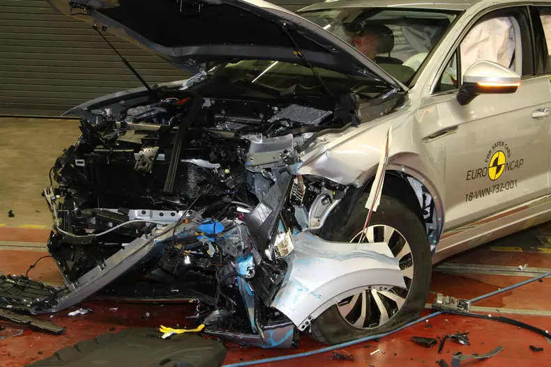 Volkswagen Touareg 2018 crashtest EuroNCAP01