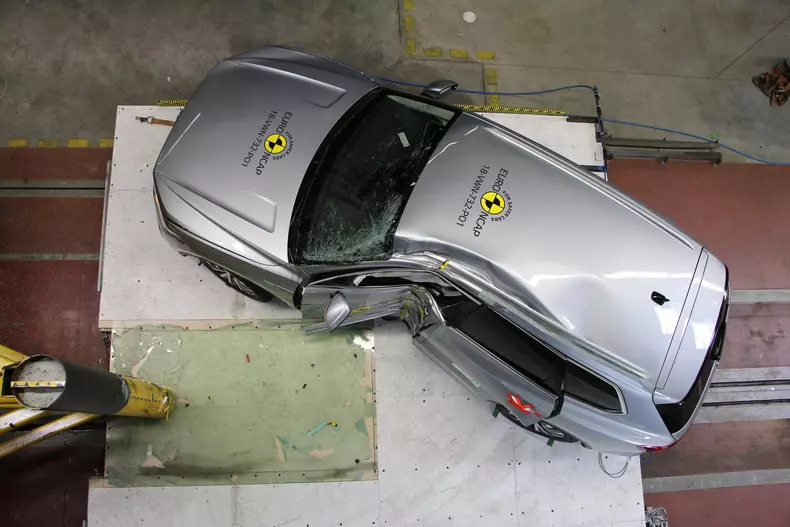 Volkswagen Touareg 2018 crashtest EuroNCAP05