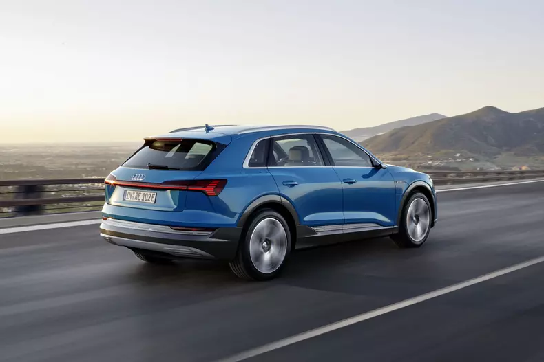 e57961af-audi-e-tron-suv-6