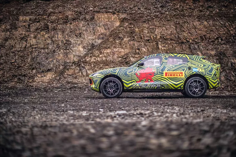 Aston Martin DBX prototip 1