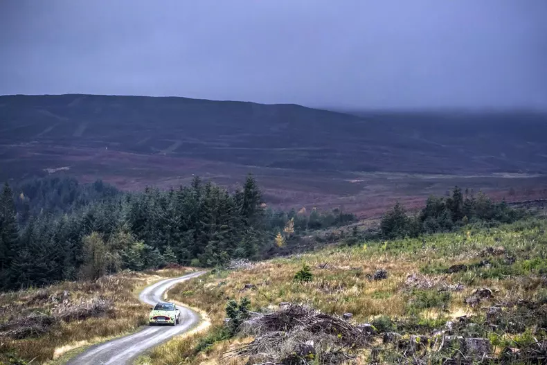 Aston Martin DBX prototip 5