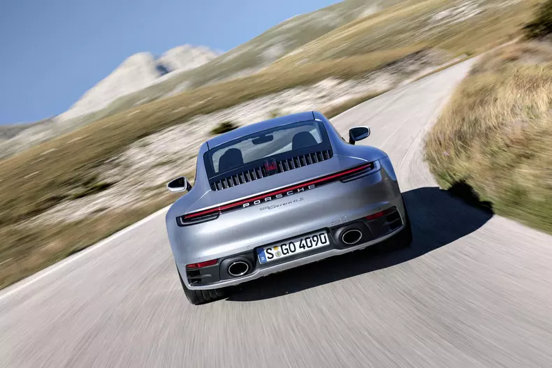 Porsche 911 are o noua generatie 12
