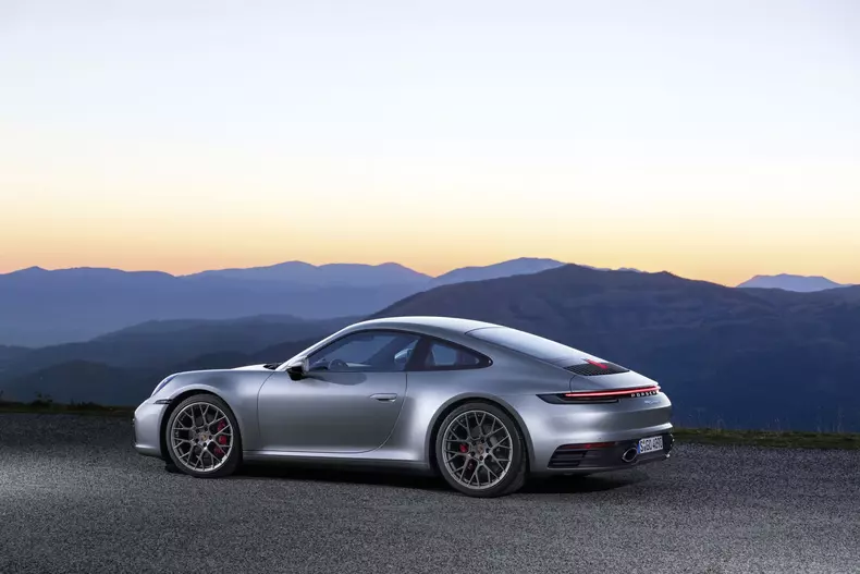 Porsche 911 are o noua generatie 16