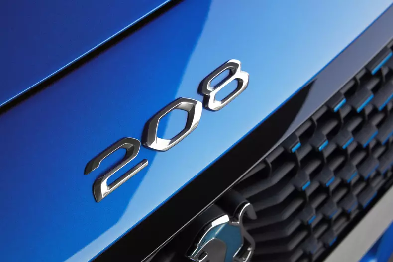 peugeot-208_011