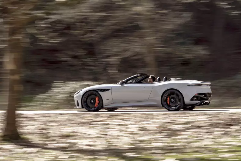 Aston Martin DBS Superleggera Volante 2019 11