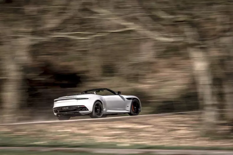 Aston Martin DBS Superleggera Volante 2019 3