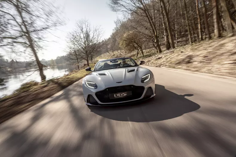 Aston Martin DBS Superleggera Volante 2019 7