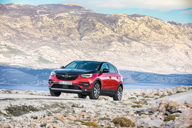 Opel Grandland X Hybrid4 001
