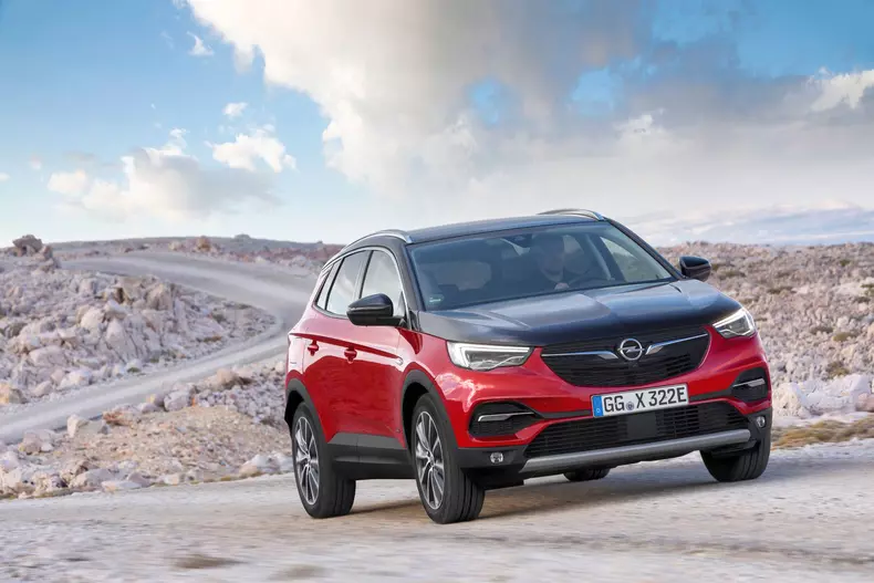 Opel Grandland X Hybrid4 002