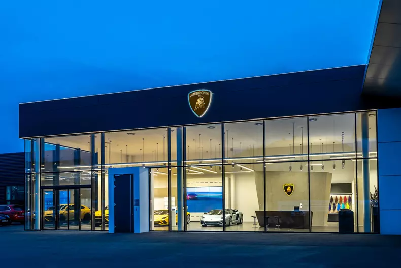 Lamborghini a redeschis ieri showroomul din București