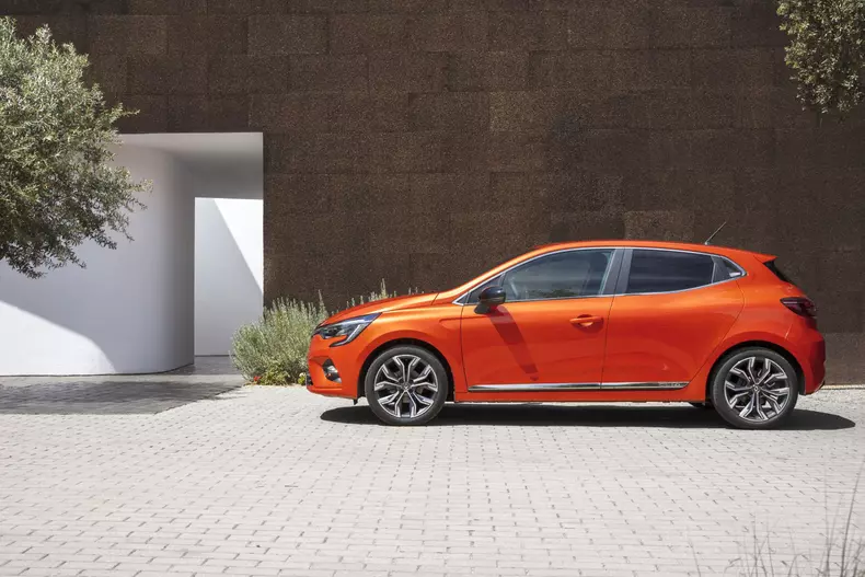 Renault Clio V oficial 018