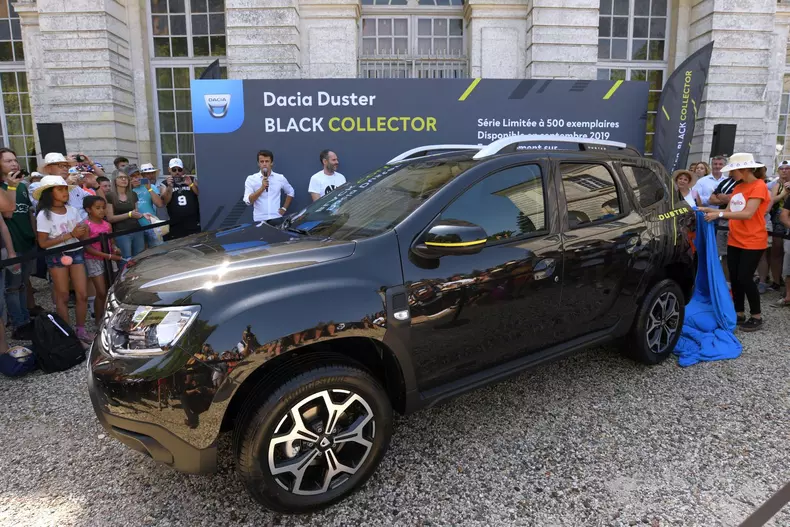 Dacia Duster Black 006