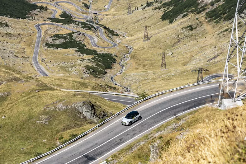 MINI Cooper SE Transfagarasan foto Radu Chindris 3