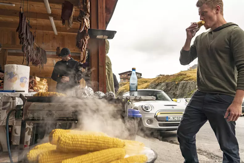 MINI Cooper SE Transfagarasan foto Radu Chindris 5