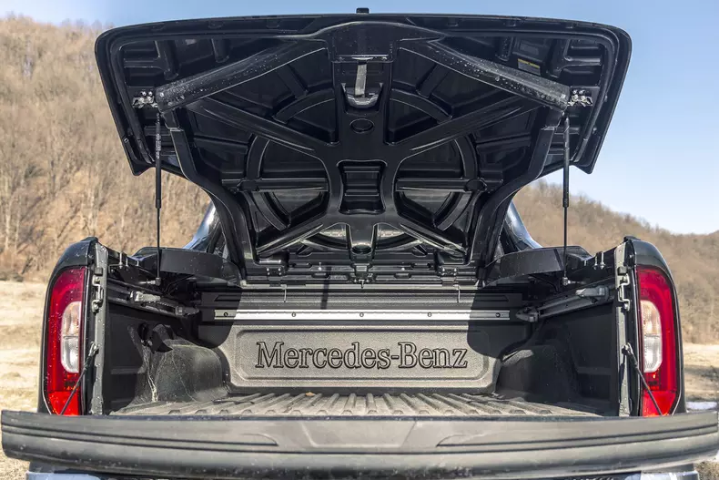 Mercedes Clasa X 003