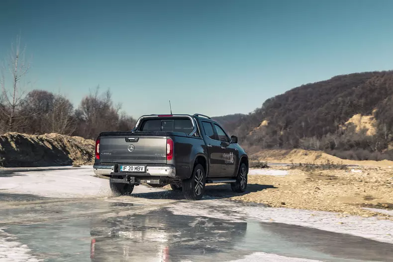 Mercedes Clasa X 010