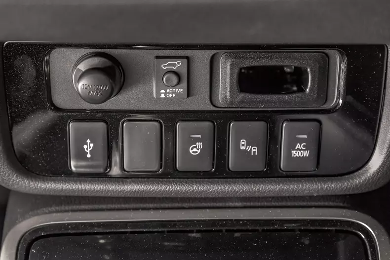 Mitsubishi Outlander PHEV 008