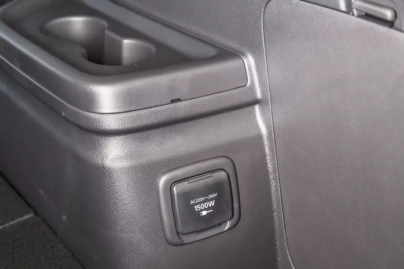 Mitsubishi Outlander PHEV 014