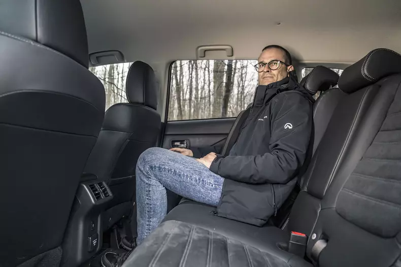 Mitsubishi Outlander PHEV 020