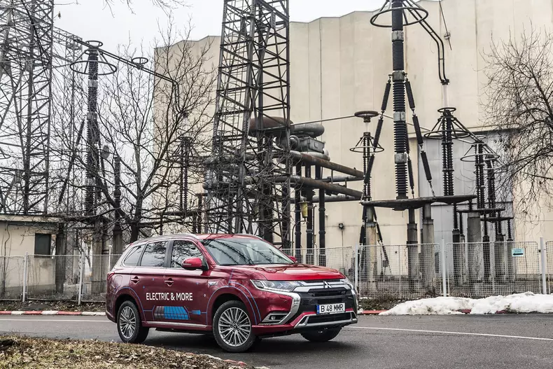 Mitsubishi Outlander PHEV 023