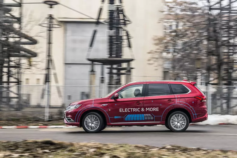 Mitsubishi Outlander PHEV 027