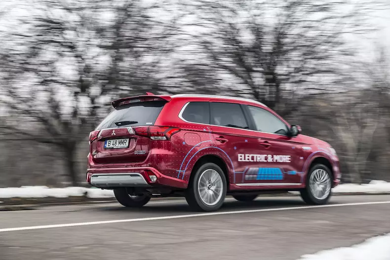 Mitsubishi Outlander PHEV 028