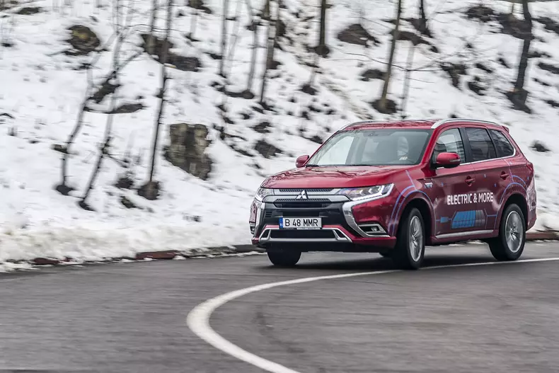 Mitsubishi Outlander PHEV 029