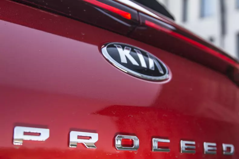 Kia ProCeed 011