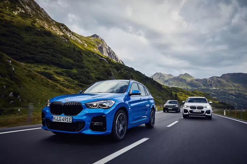 Noi modelele BMW X plug-in hybrid: X1 xDrive25e şi X2 xDrive25e