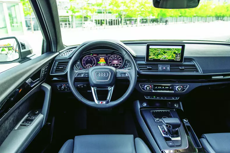 Audi Q5 55 TFSI e 001