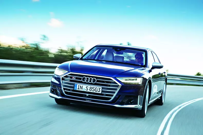 Audi S8 003