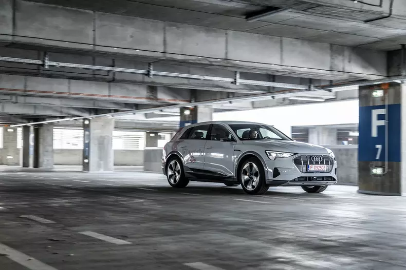Audi e-tron 003